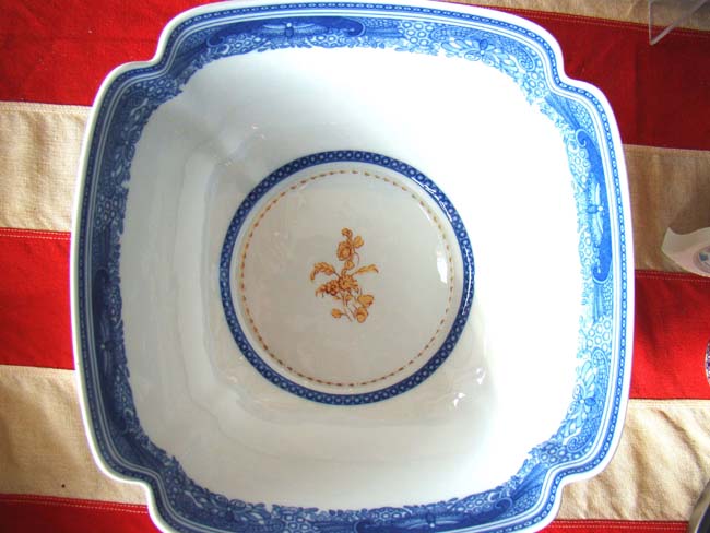 A Chinese Export Style "SOCIETY OF THE CINCINNATI" Presentation Bowl by Mottahedeh — image 4